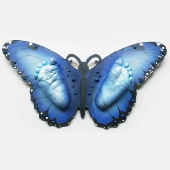 3d Baby Fussabdrücke auf Schmetterling Form