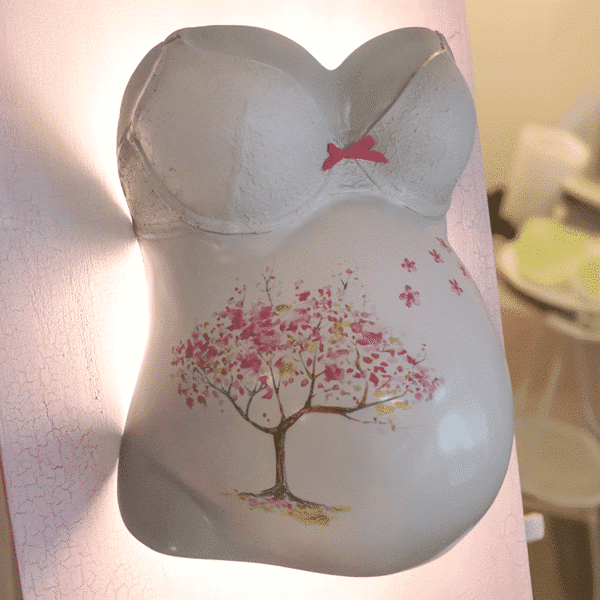 Babybauchabdruck mit Motivfolie dekoriert - rosa Baum, Schmetterlinge, Kirschblüten