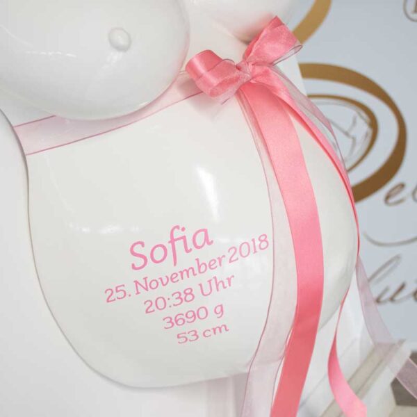 Gipsabdruck mit rosa Satinband