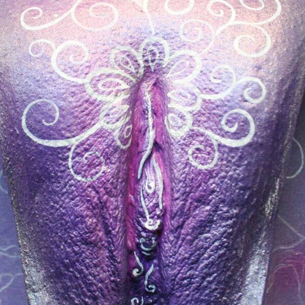 Details eines Vulva-Abdrucks mit Bemalung