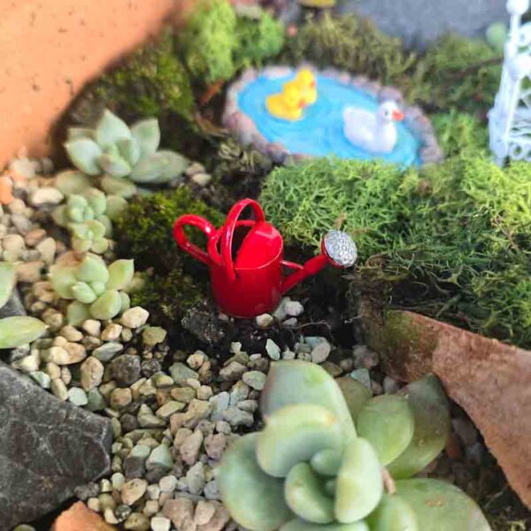 Miniatur Gießkanne in rot für Mini Gardening