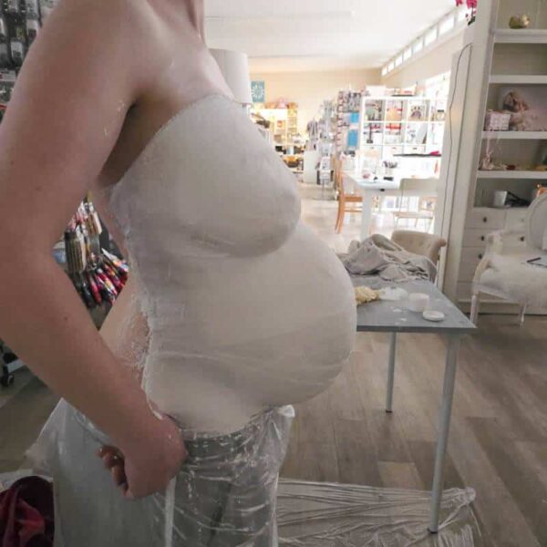 Babybauchabdruck aus Gipsbinden