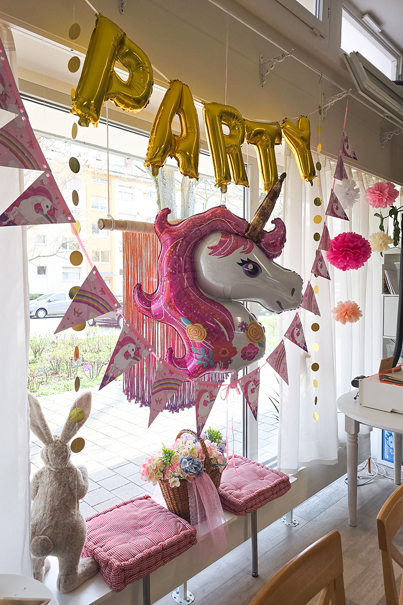 Einhorn-Geburtstagsparty als Kinder-Workshop in Karlsruhe mit Bastelaktion und gemeinsamen Spielen.