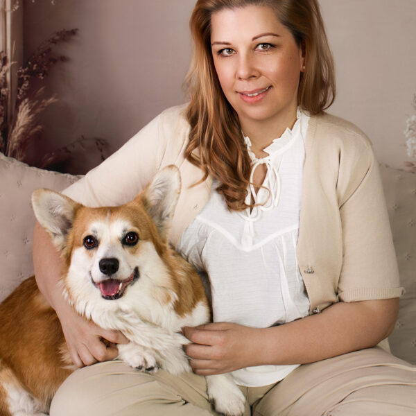 Vorbereitetes Fotoset für das Boho-Mini-Shooting mit Corgi und Frauchen im Atelier Stolzenburg in Karlsruhe.