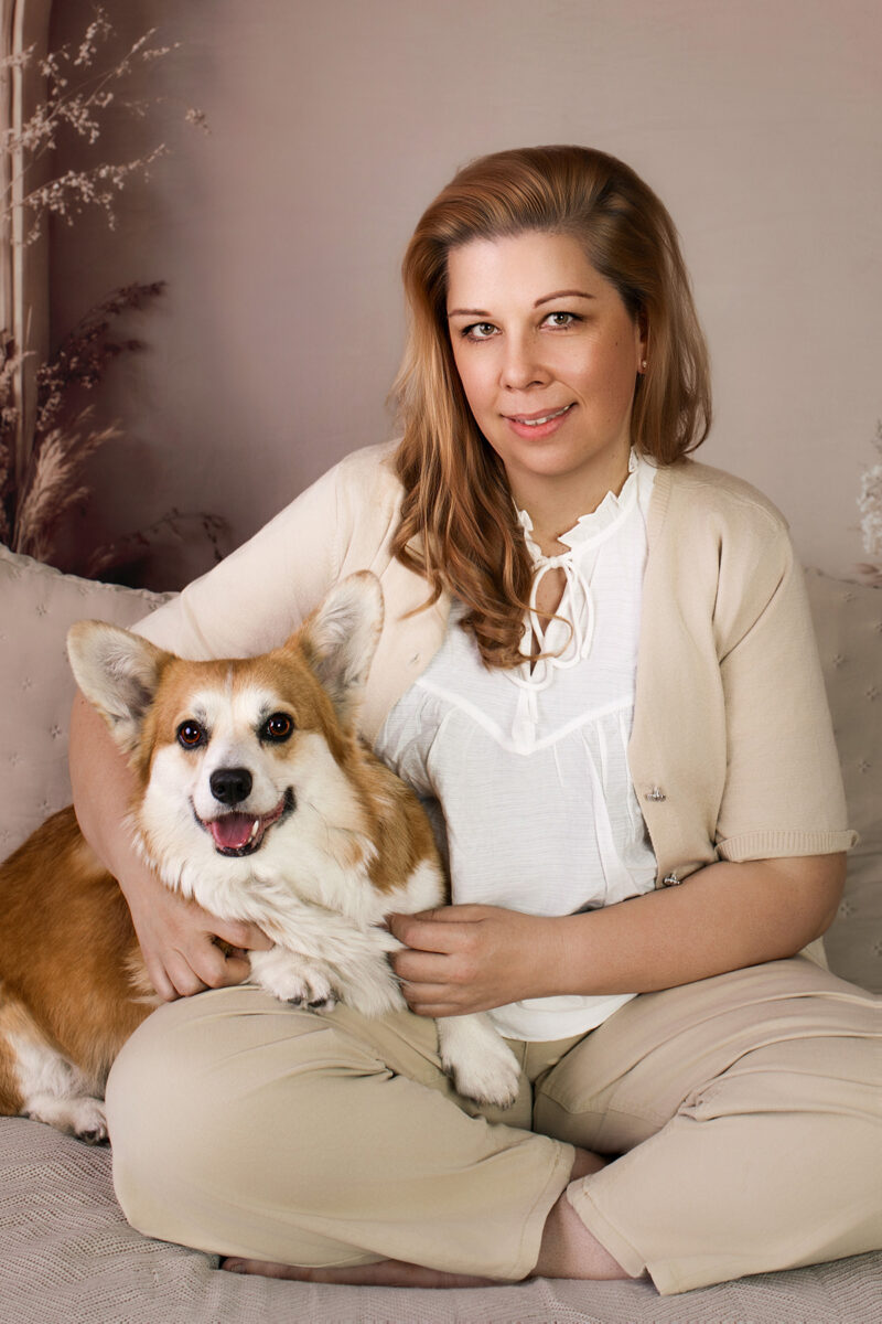 Vorbereitetes Fotoset für das Boho-Mini-Shooting mit Corgi und Frauchen im Atelier Stolzenburg in Karlsruhe.